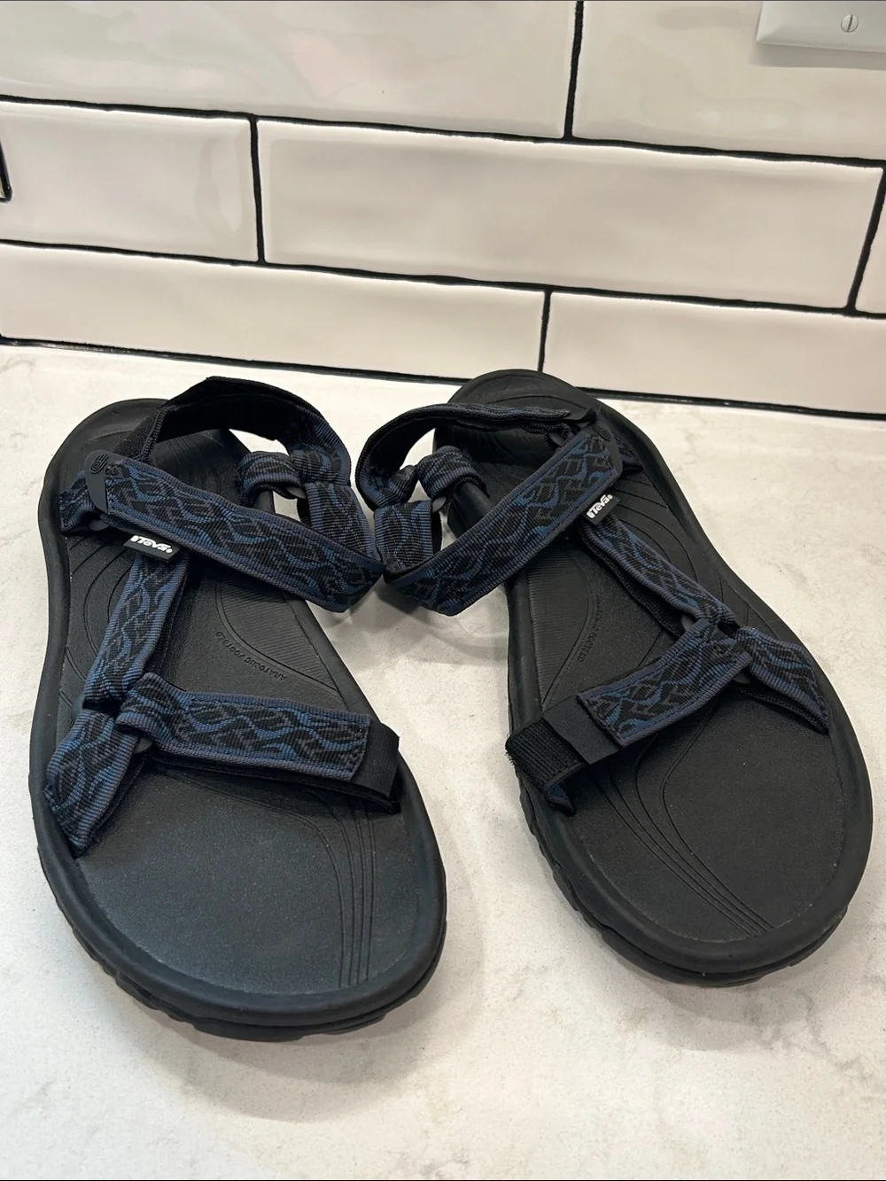 Teva Men's Hurricane 4 Sandals Strappy Outdoor Sandals in Navy/Black Wavy Trail